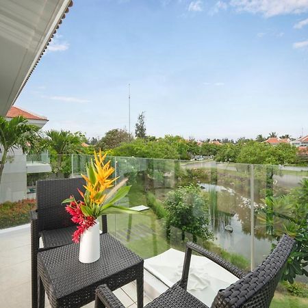 Deluxe Ocean Villa Along The Beach Danang Exterior photo