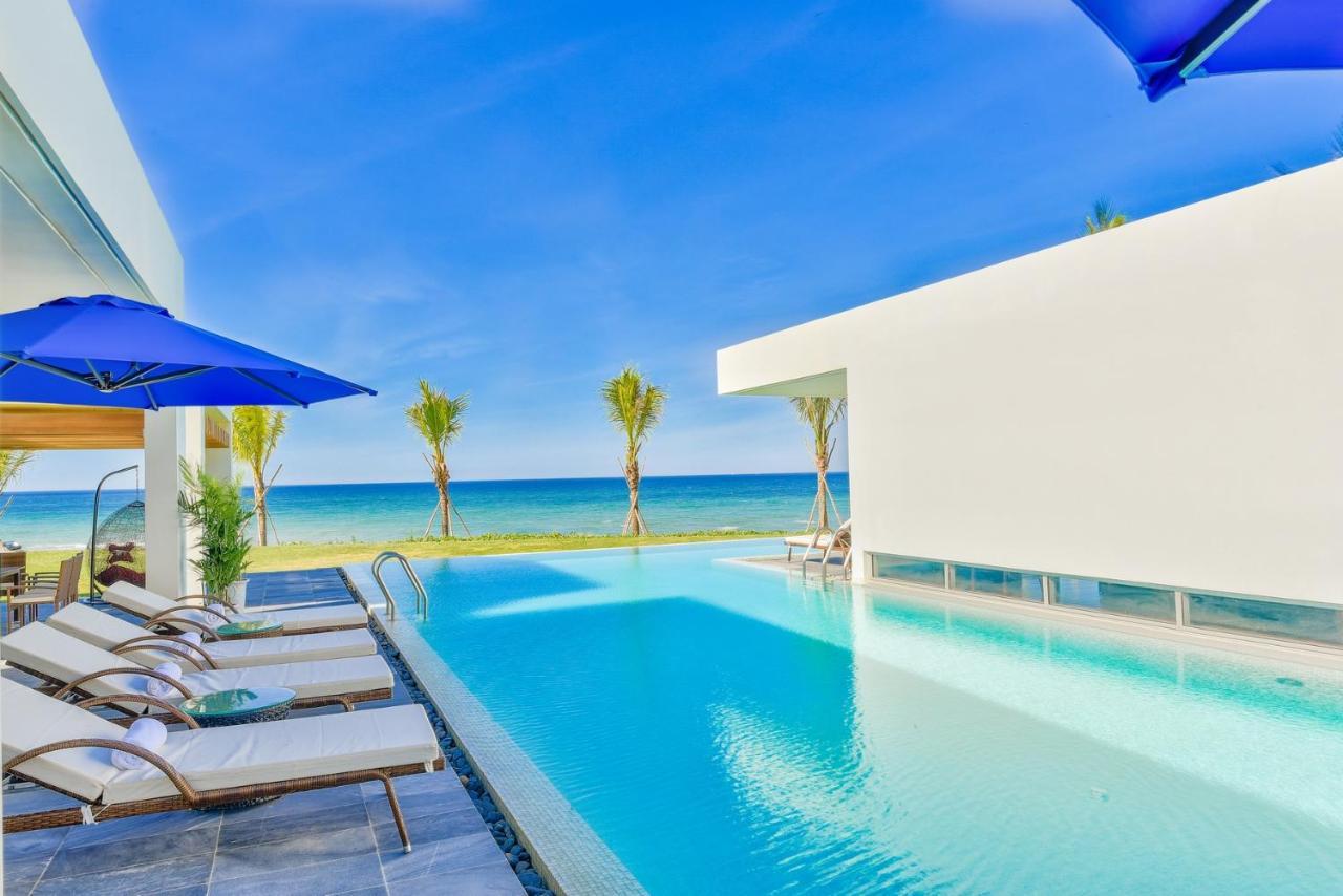 Deluxe Ocean Villa Along The Beach Danang Exterior photo