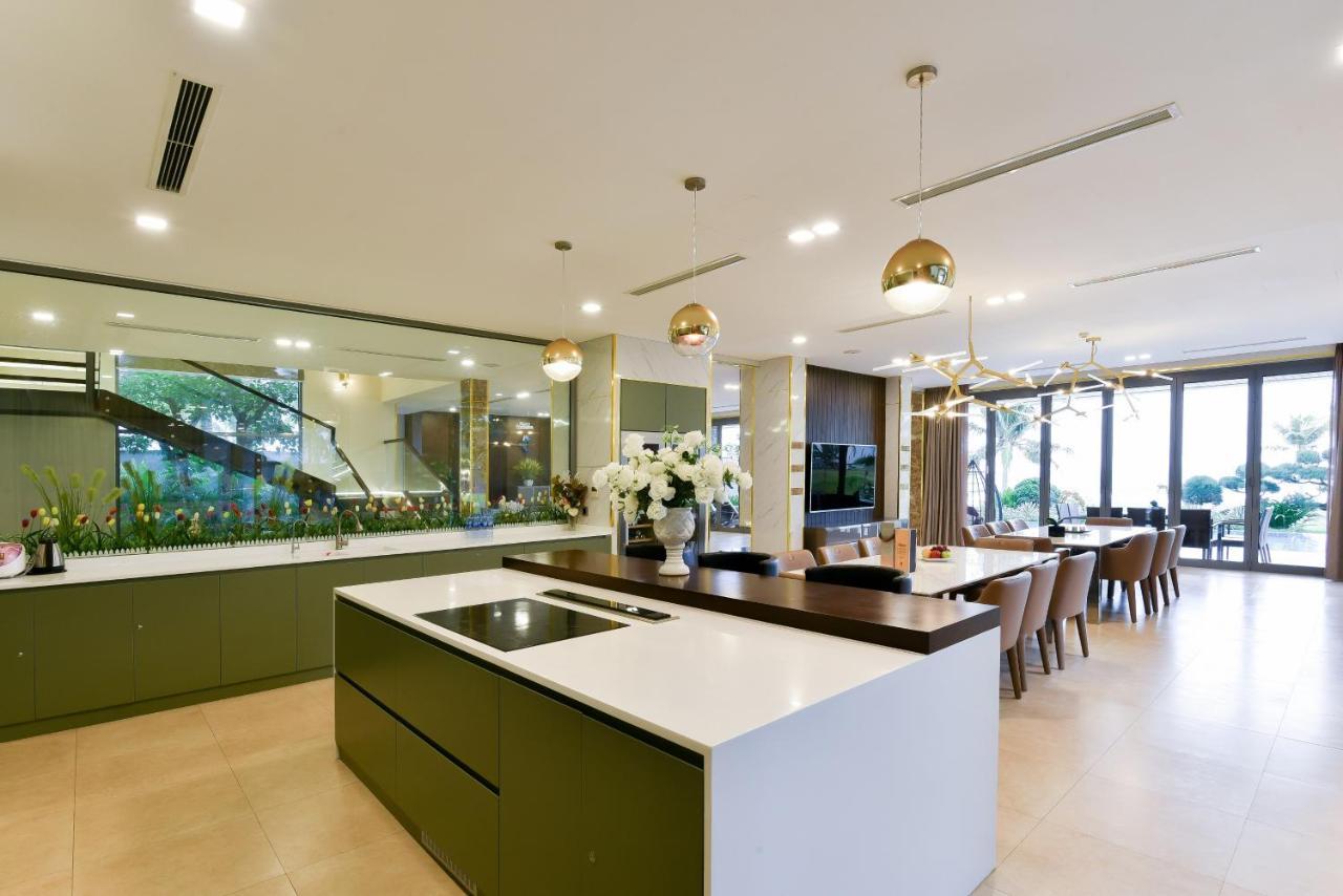 Deluxe Ocean Villa Along The Beach Danang Exterior photo