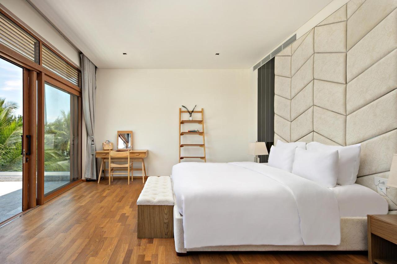 Deluxe Ocean Villa Along The Beach Danang Exterior photo