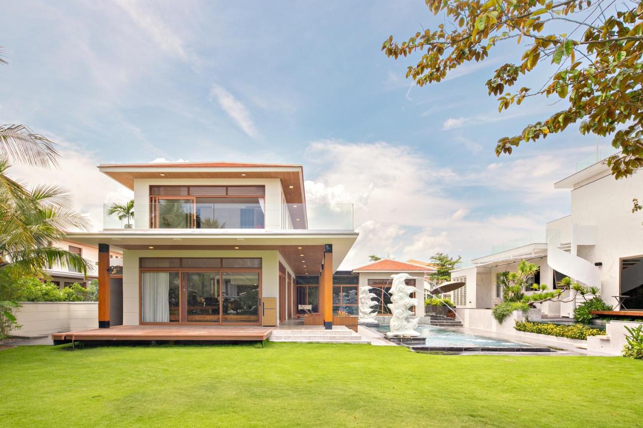 Deluxe Ocean Villa Along The Beach Danang Exterior photo