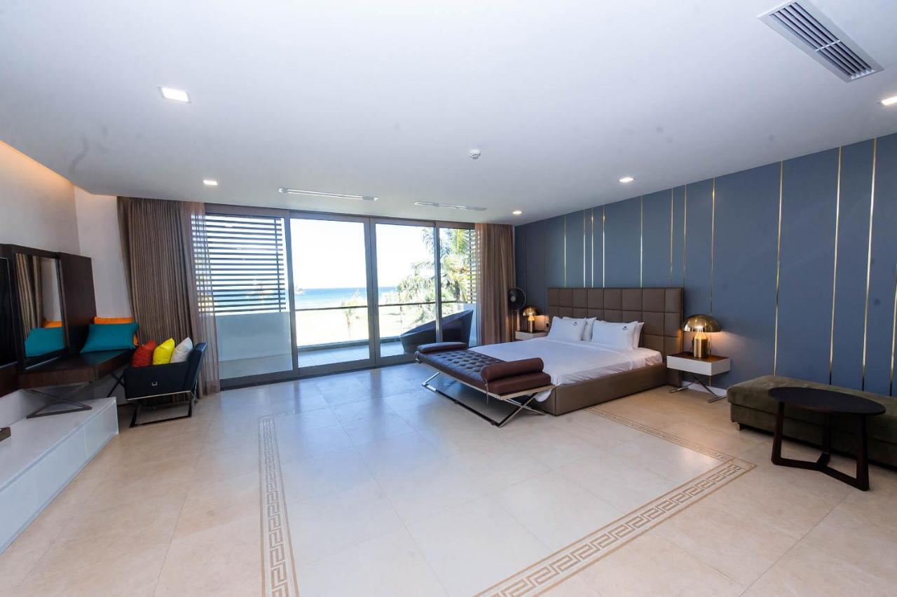 Deluxe Ocean Villa Along The Beach Danang Exterior photo