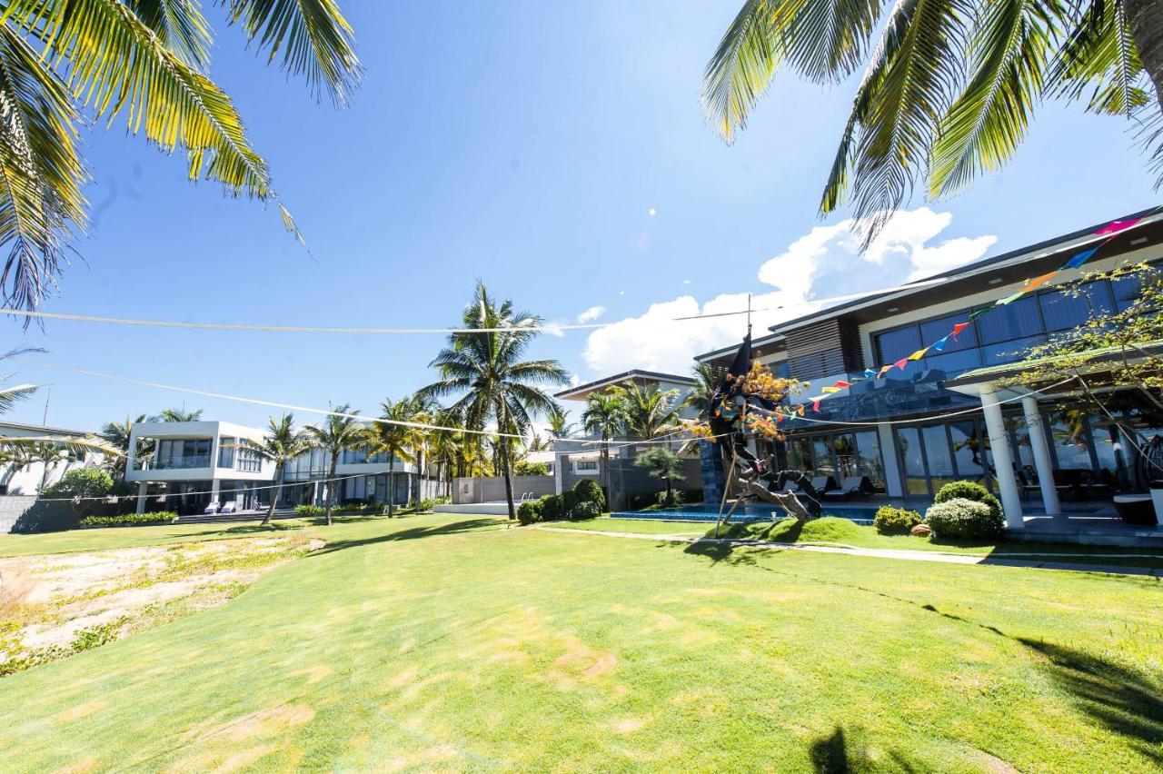 Deluxe Ocean Villa Along The Beach Danang Exterior photo