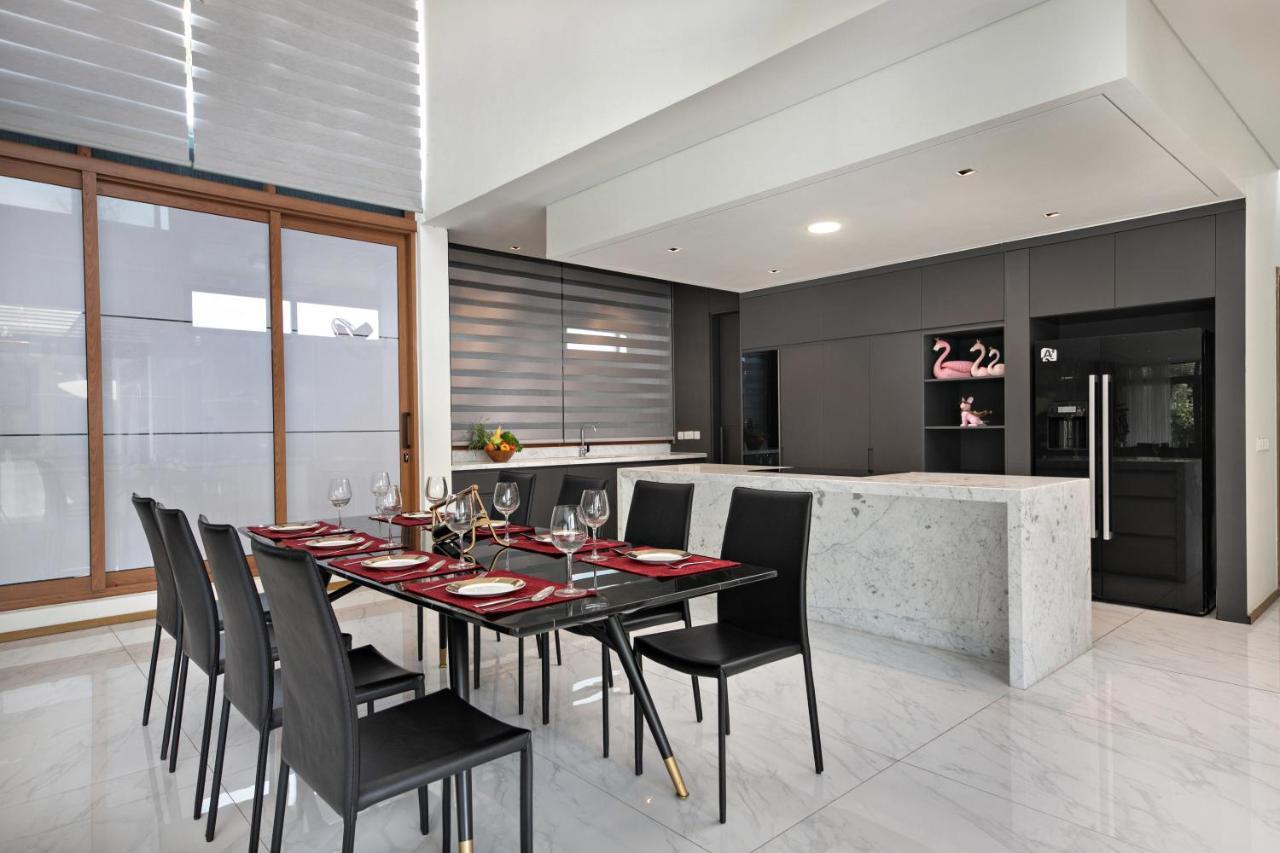 Deluxe Ocean Villa Along The Beach Danang Exterior photo