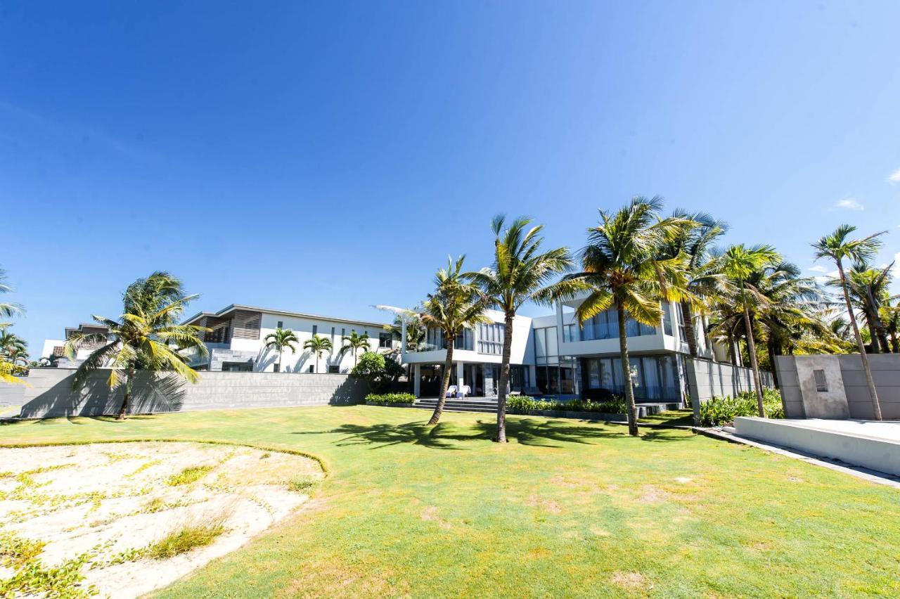 Deluxe Ocean Villa Along The Beach Danang Exterior photo