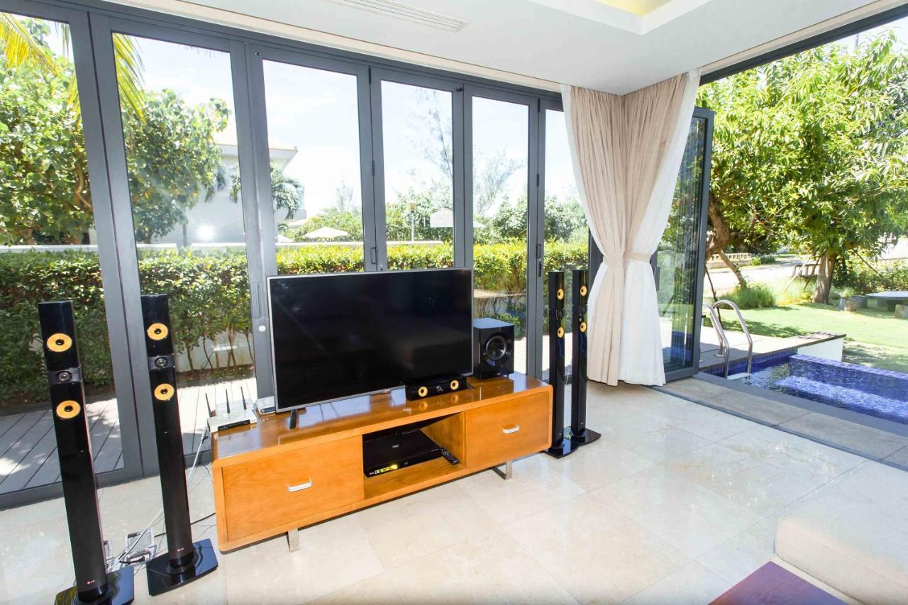 Deluxe Ocean Villa Along The Beach Danang Exterior photo