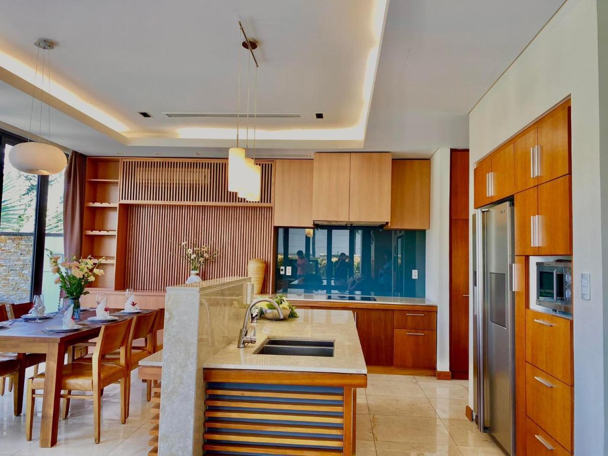 Deluxe Ocean Villa Along The Beach Danang Exterior photo
