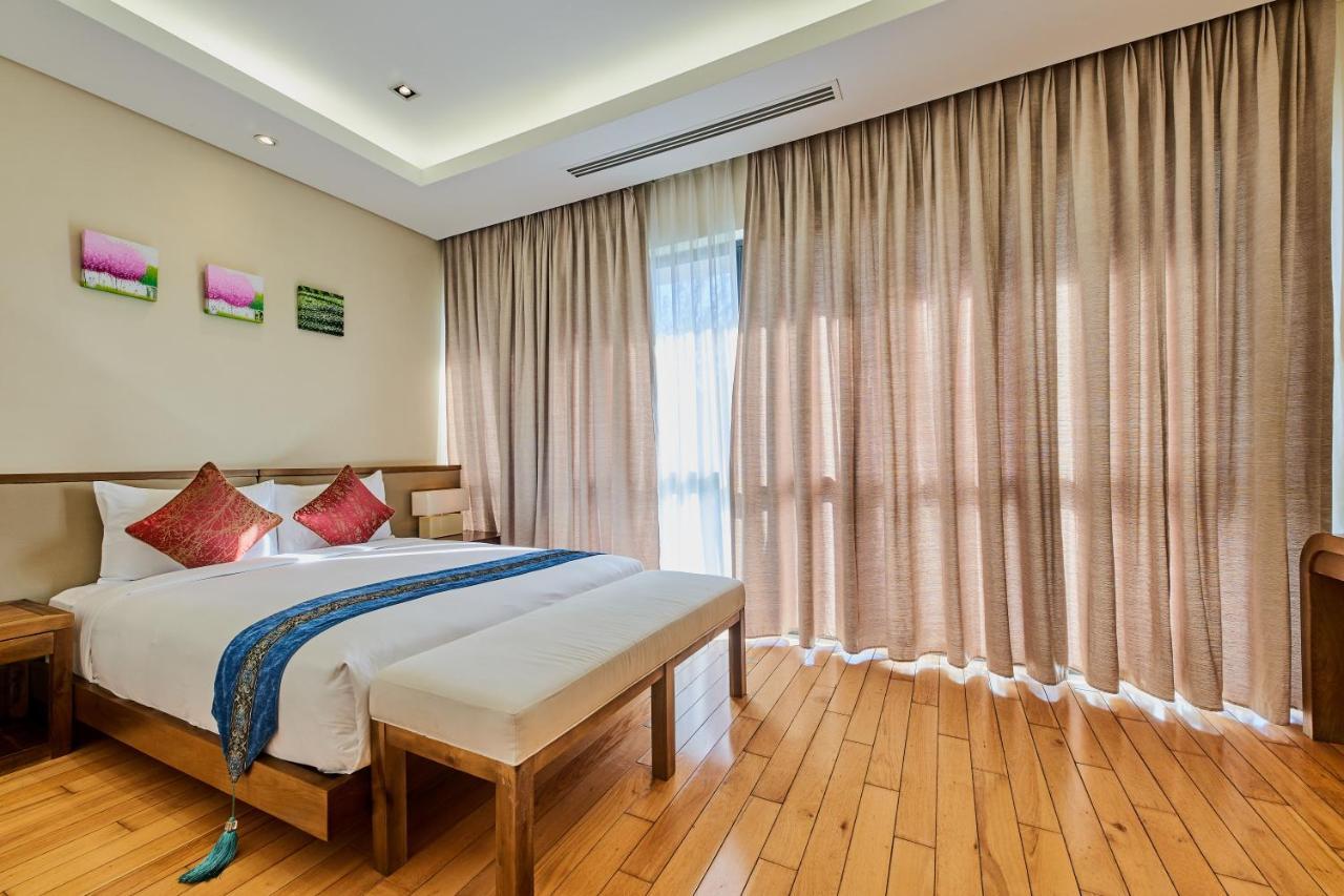 Deluxe Ocean Villa Along The Beach Danang Exterior photo