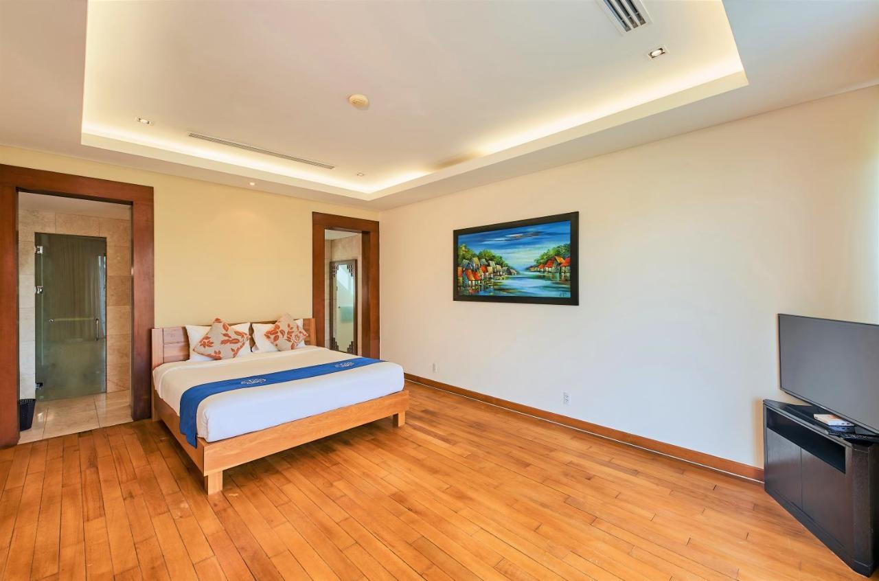 Deluxe Ocean Villa Along The Beach Danang Exterior photo