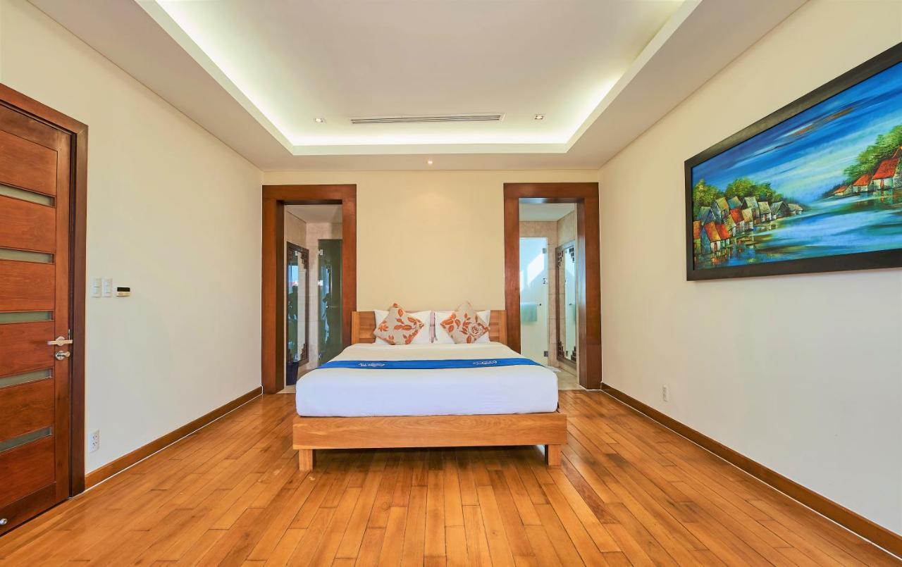 Deluxe Ocean Villa Along The Beach Danang Exterior photo
