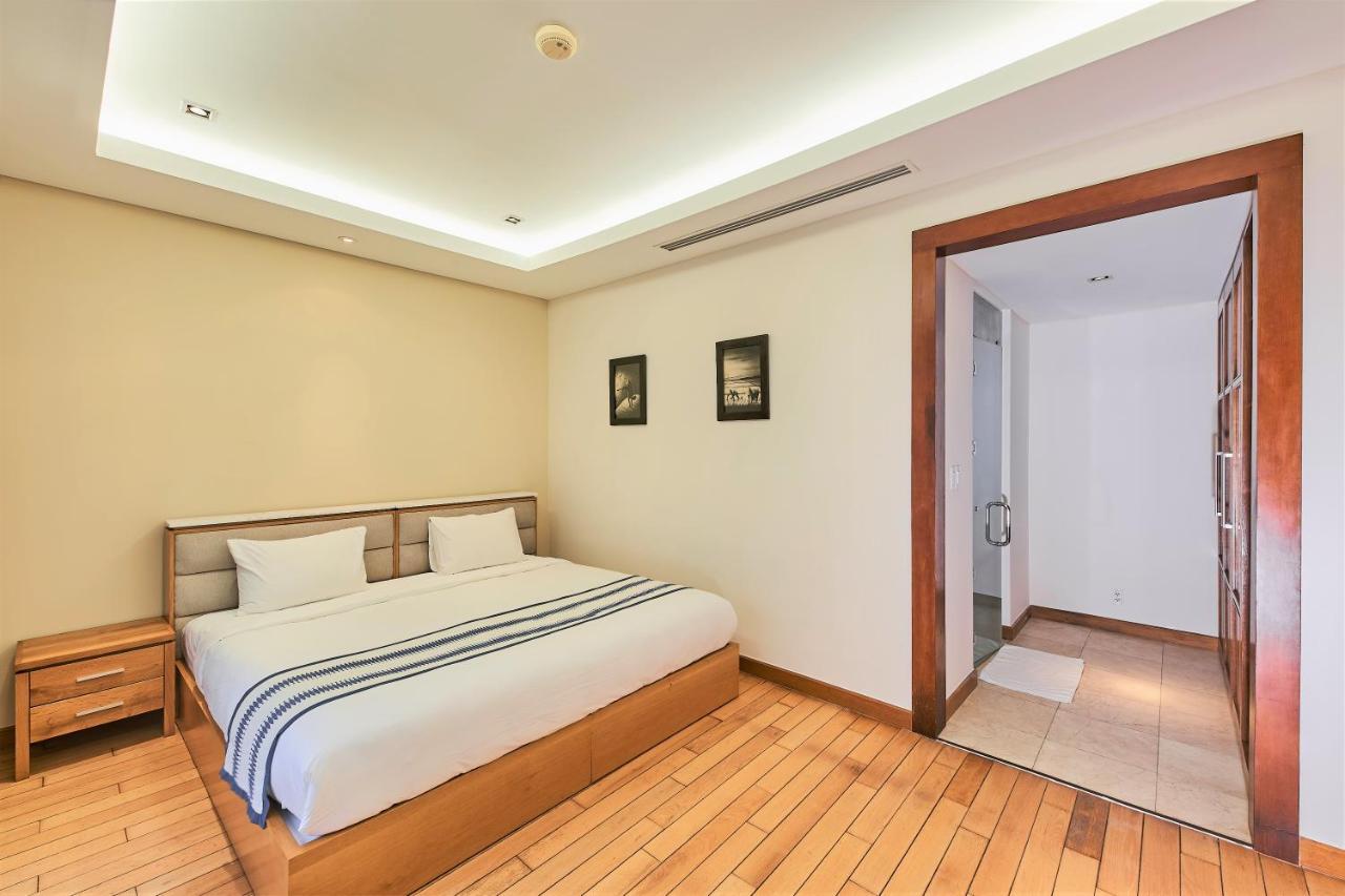 Deluxe Ocean Villa Along The Beach Danang Exterior photo