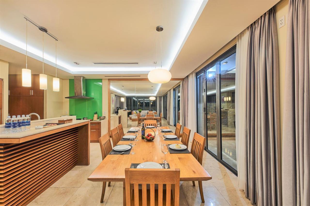 Deluxe Ocean Villa Along The Beach Danang Exterior photo