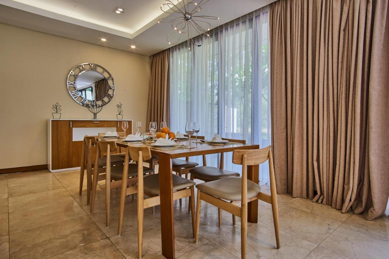 Deluxe Ocean Villa Along The Beach Danang Exterior photo