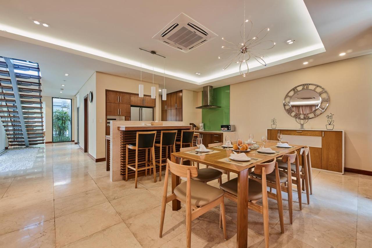 Deluxe Ocean Villa Along The Beach Danang Exterior photo