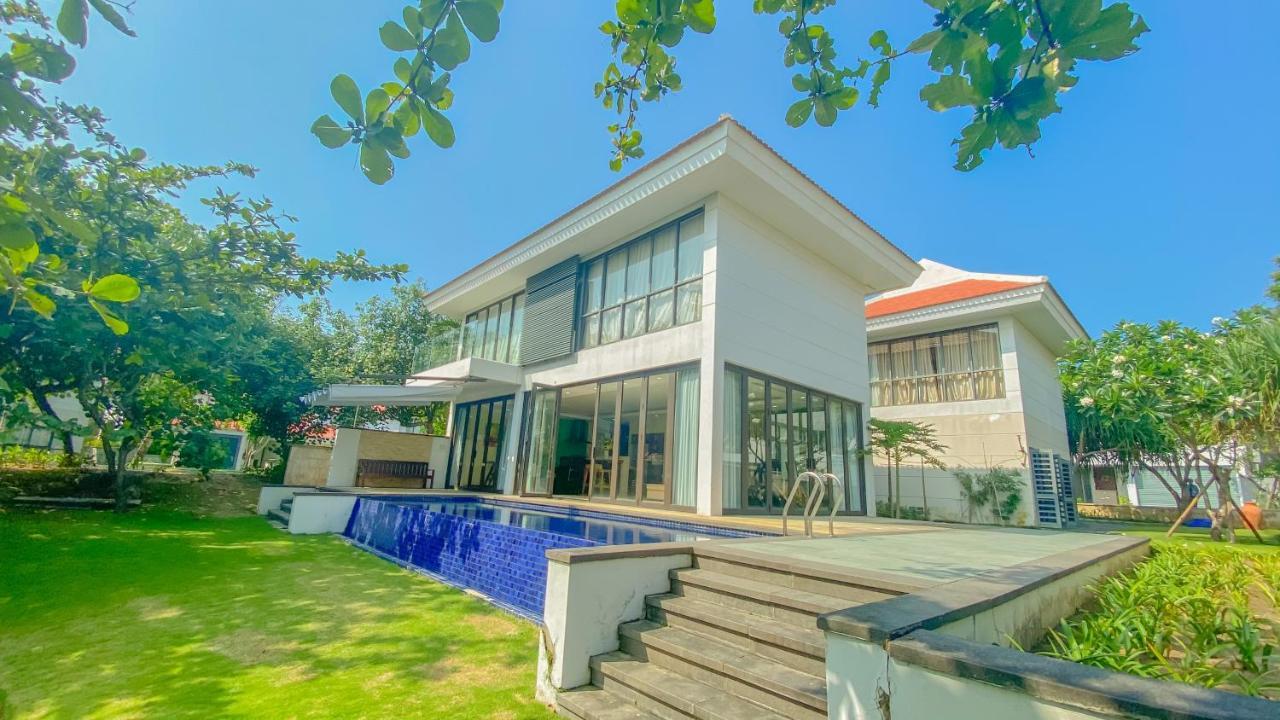 Deluxe Ocean Villa Along The Beach Danang Exterior photo