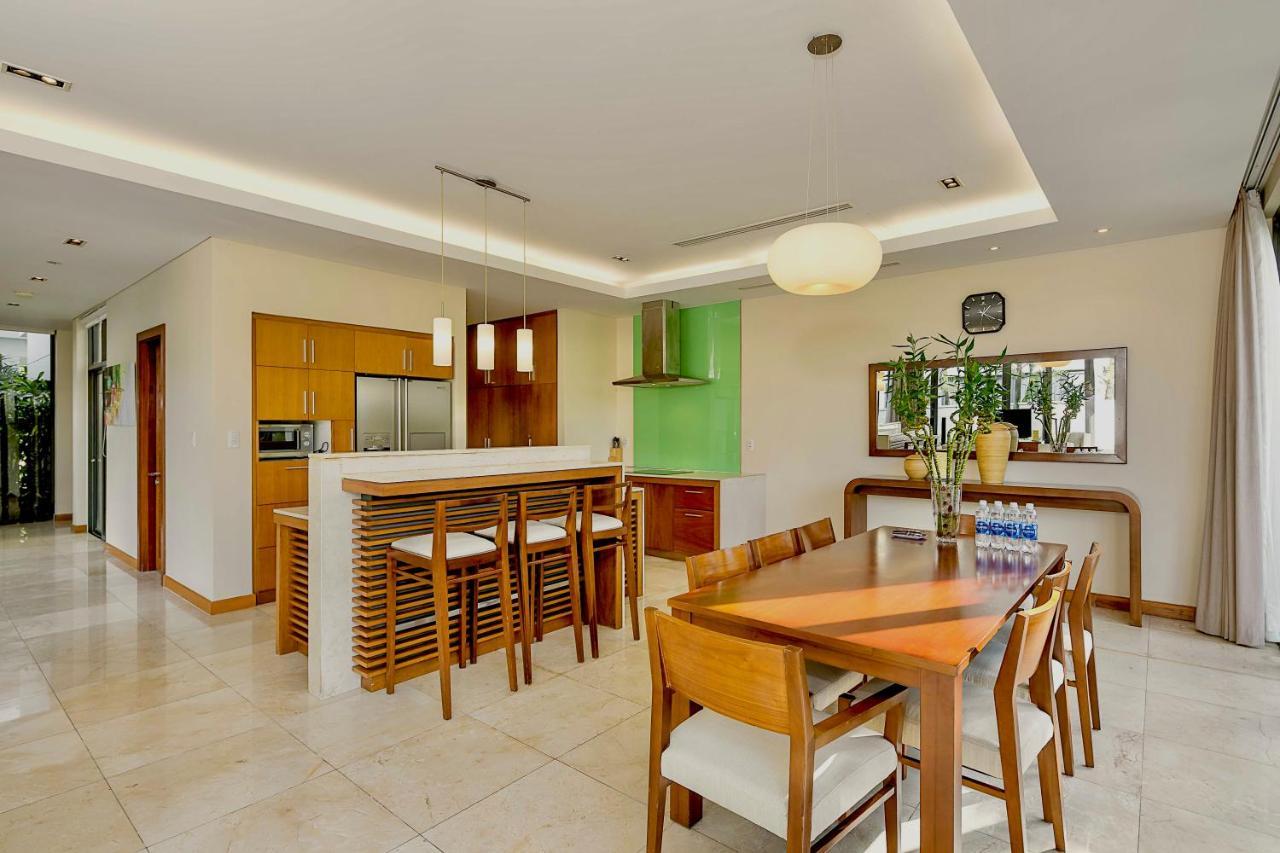 Deluxe Ocean Villa Along The Beach Danang Exterior photo