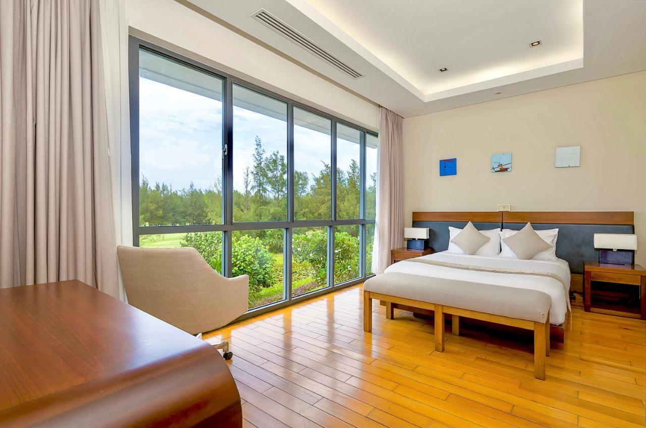 Deluxe Ocean Villa Along The Beach Danang Exterior photo